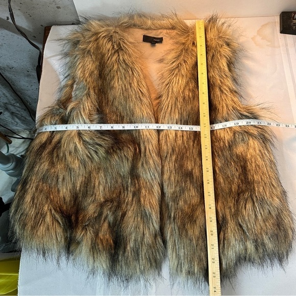 Faux fur Vest Womens size Medium Fuzzy Furry Sleeveless Layer mobwife luxury - Picture 11 of 12
